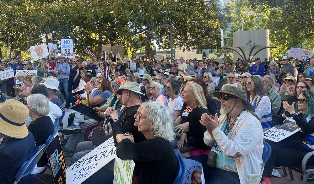 Large crowd listening to speeches (Photo by HamsterBob)